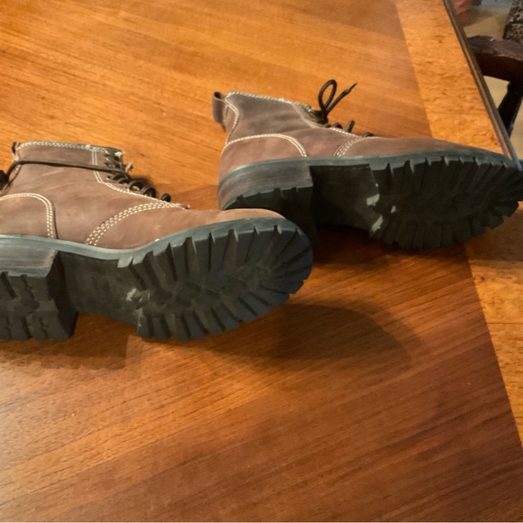 Boots - Picture 4 of 5